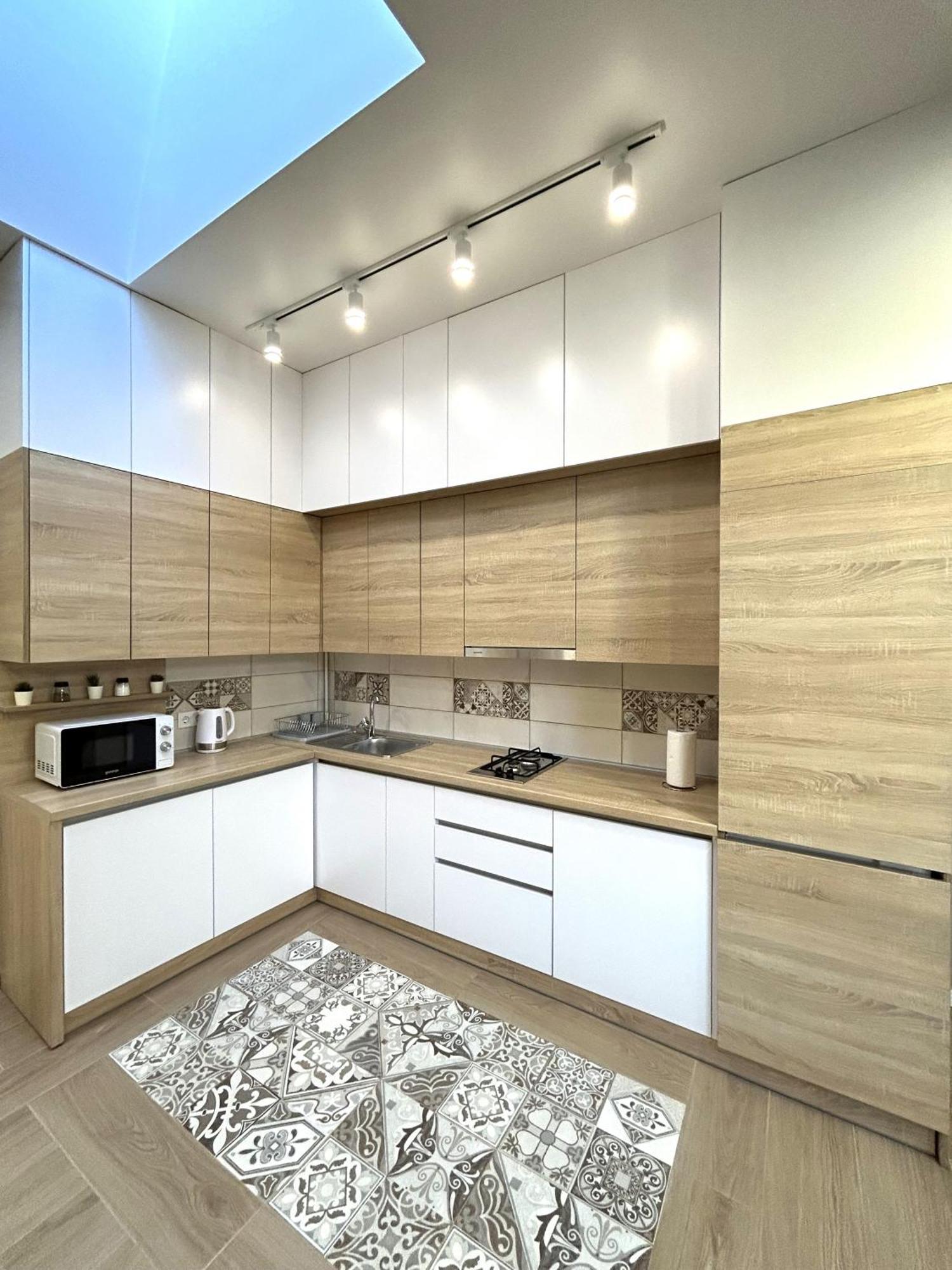 Modern Apartment In The City Center Lviv Exterior photo