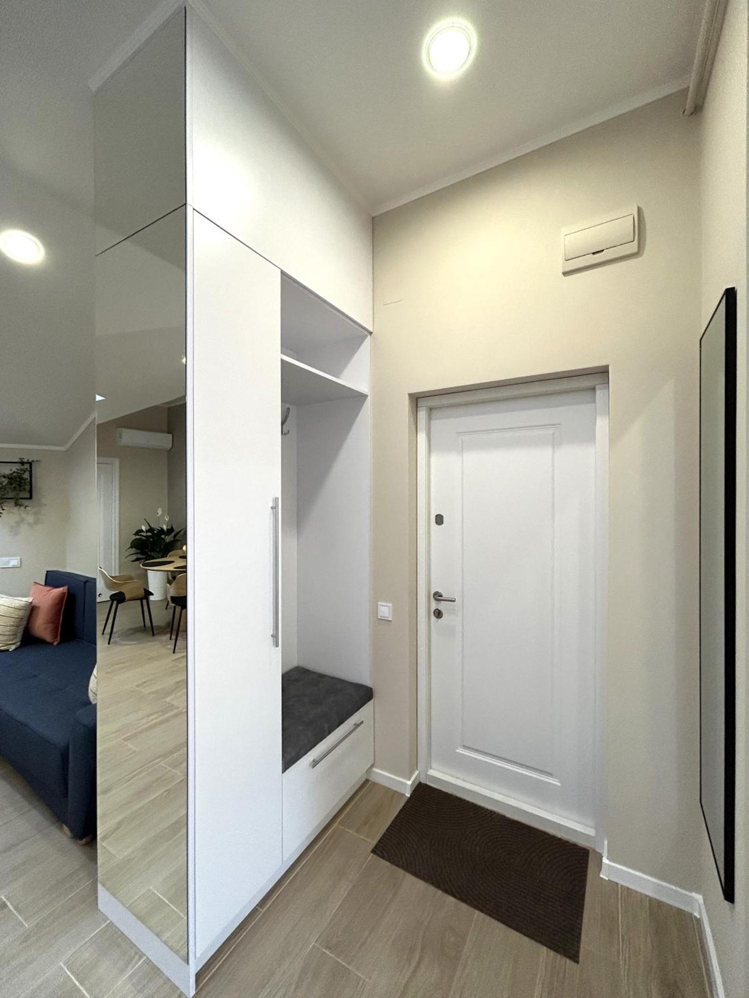 Modern Apartment In The City Center Lviv Exterior photo