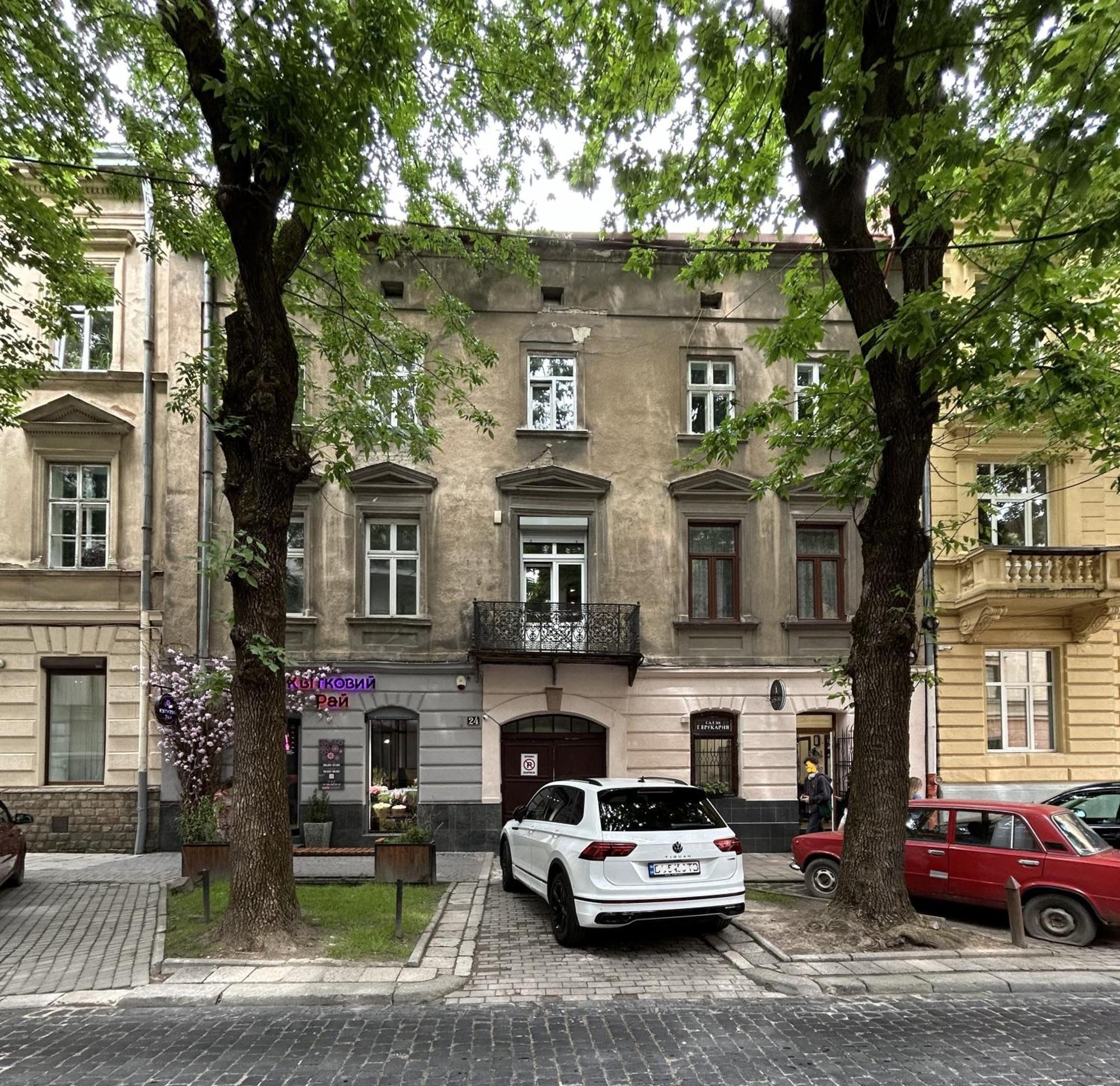 Modern Apartment In The City Center Lviv Exterior photo